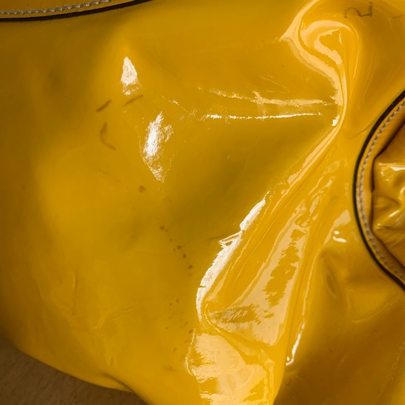 HOT 🥵 Vintage GUCCI Yellow 💛 Patent Leather Hobo Silver Hardware Bag Purse!! - Picture 8 of 17